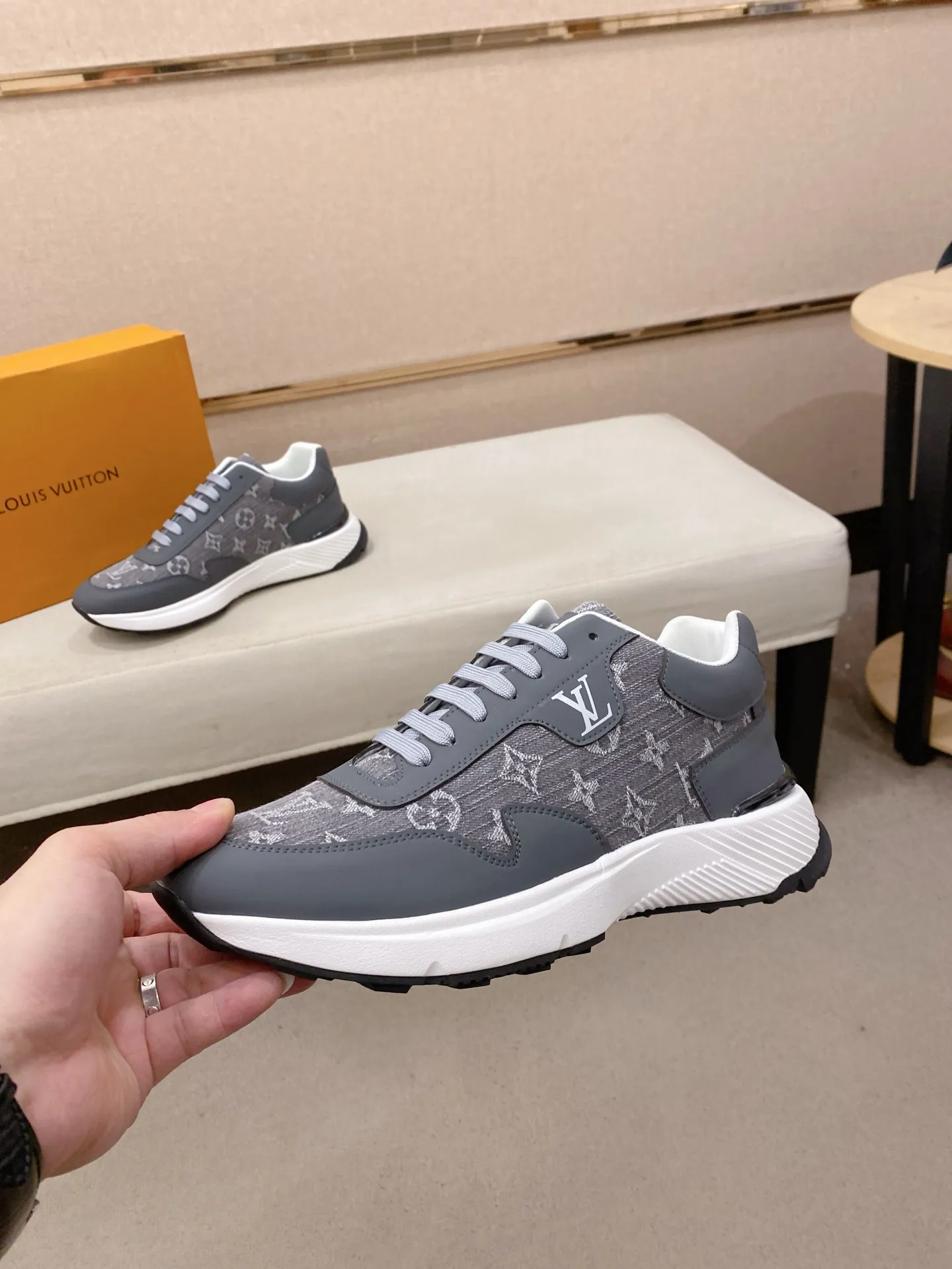 Men's shoes💰 462💰louis vuitton (Louis Vuitton/lv)🔍🔍The new counters are on sale at the same time. The uppers are imported from Italy. ⃣️Re-engraved🇮🇹💪💪, ⚠Sole: The original sole is specially provided by the original factory, the exclusive movable molded sole is super comfortable, ⚠Original and single goods 🔍high quality, you can enter and leave the counter at will, welcome to compare⚠. Code number: 38-44 (45/customized, non-refundable)